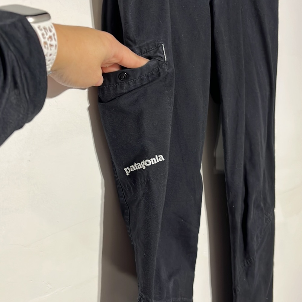Patagonia Mid Rise Black Organic Cotton Straight Leg Cargo Pants Size 6 - Picture 5 of 11